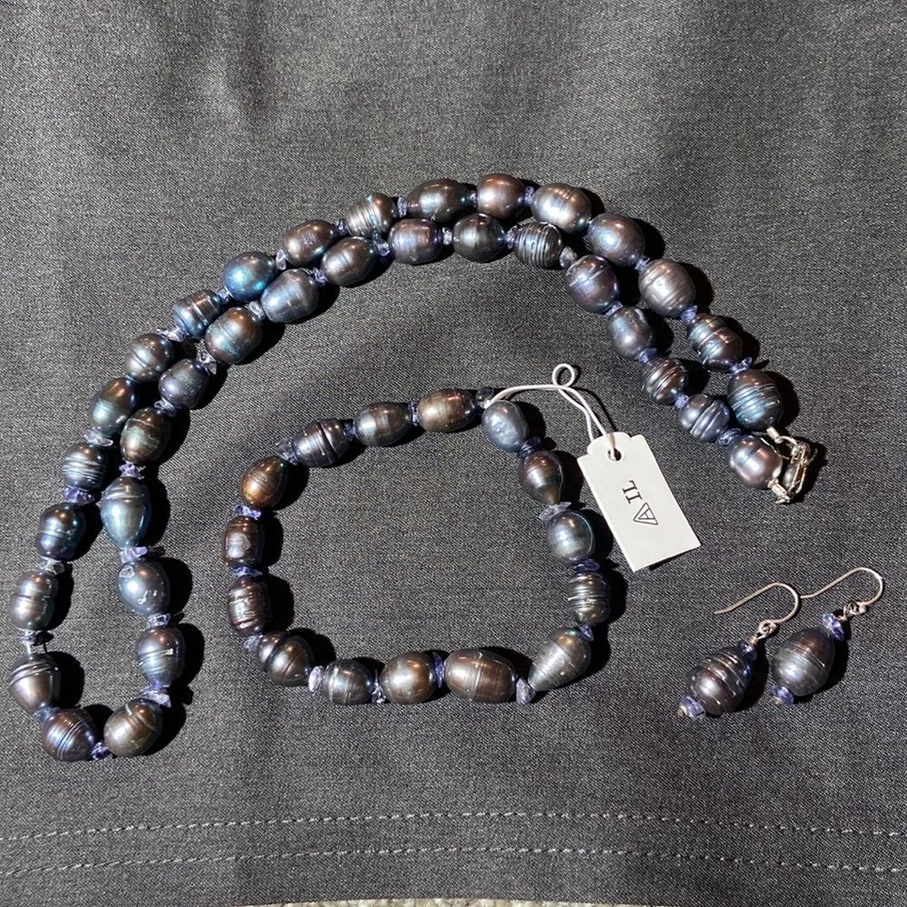 PEARL NECKLACE, BRACELET, EARRINGS DARK COLORED PEARLS WITH PURPLE AMETHYST SET